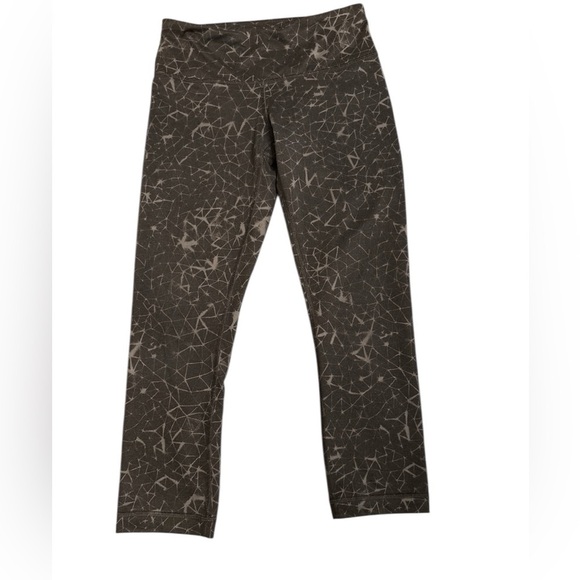 lululemon athletica Pants - Lululemon CLOSET CLEANOUT crop run pants geometrical design in blacks size XS